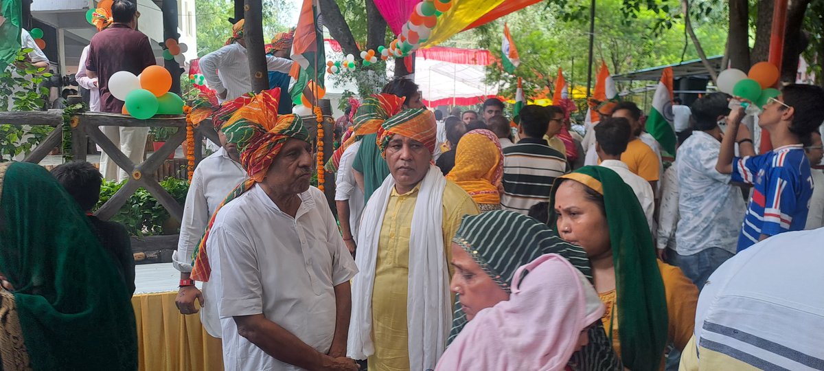 AmritJainConect's tweet photo. हरियाली तीज के पावन अवसर पर आयोजित कार्यक्रम में शामिल हुआ।

आज श्री बाबा निहाल नाथ कुटी, पूठ कला में आयोजित हरियाली तीज के कार्यक्रम में पहुंचकर आयोजकों एवं क्षेत्रवासियों से मुलाकात की और सभी को हरियाली तीज की हार्दिक शुभकामनाएं दीं। https://t.co/1CoXPqYbKO