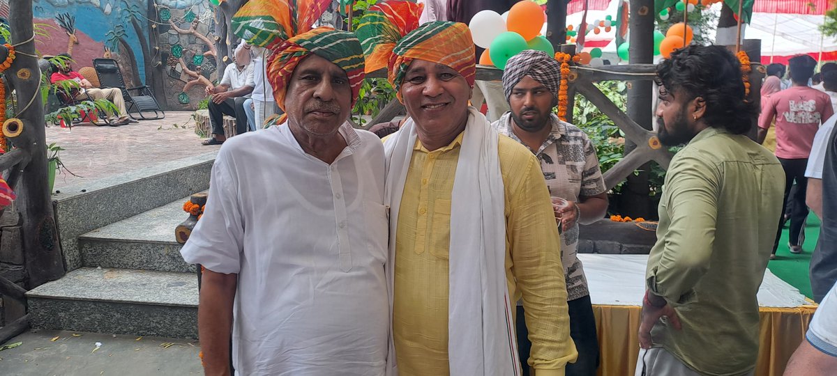 AmritJainConect's tweet photo. हरियाली तीज के पावन अवसर पर आयोजित कार्यक्रम में शामिल हुआ।

आज श्री बाबा निहाल नाथ कुटी, पूठ कला में आयोजित हरियाली तीज के कार्यक्रम में पहुंचकर आयोजकों एवं क्षेत्रवासियों से मुलाकात की और सभी को हरियाली तीज की हार्दिक शुभकामनाएं दीं। https://t.co/1CoXPqYbKO