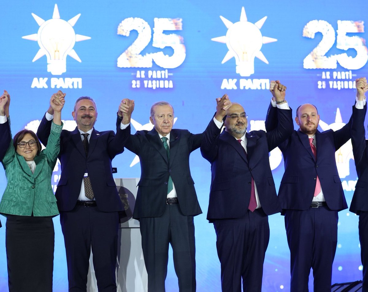 eryilmazomer_'s tweet photo. Büyük AK Parti ailesine hoşgeldiniz Sn. vekilim. 

AK Parti Gaziantep teşkilatlarıyla ve tüm gençliğimizle birlik ve beraberlik içerisinde nice hayırlı hizmetler diliyorum. 

@2727mmg2727 https://t.co/Fl65eML1EU
