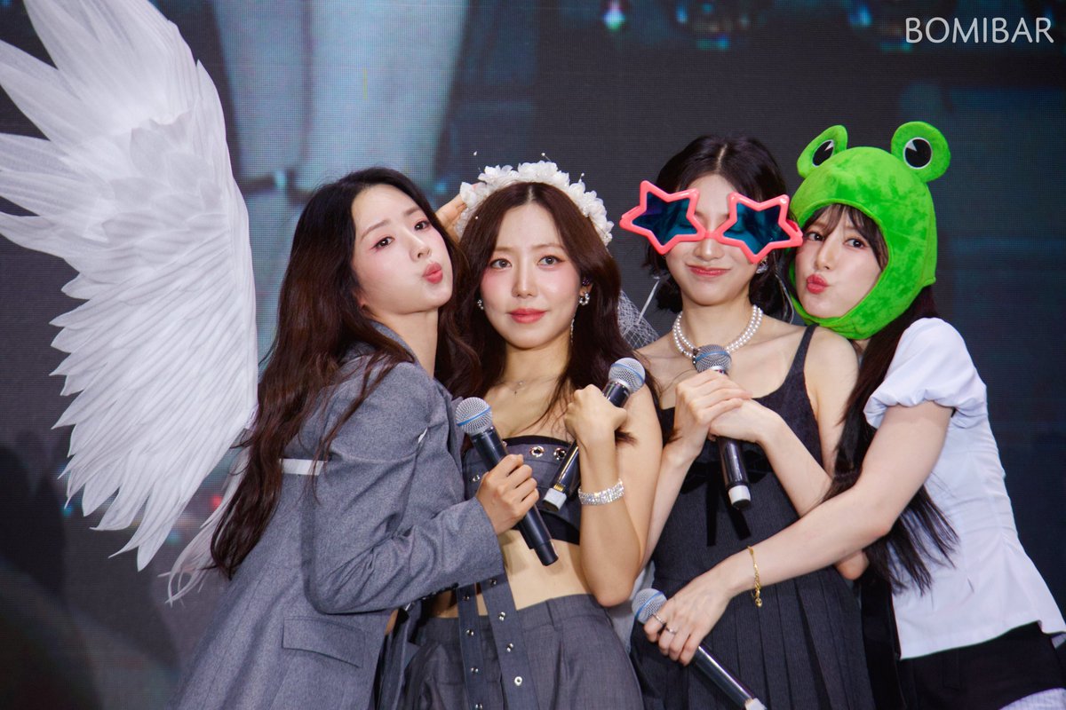 bomibar's tweet photo. 260815 Guangzhou FM 
Apink❤️

#에이핑크 #Apink 
#박초롱 #윤보미 
#김남주 #오하영 https://t.co/LHxuShfkN5