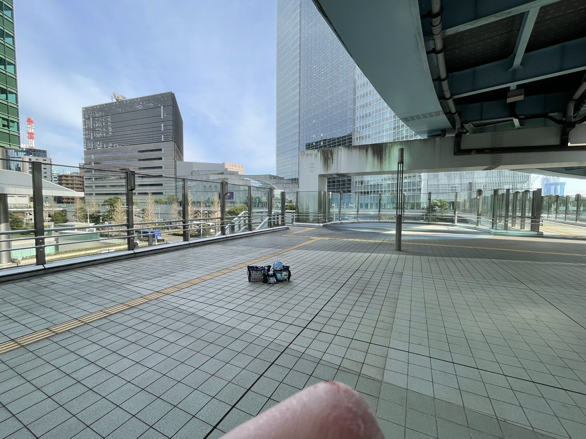 3geet3s2's tweet photo. ビビデバの聖地がどこか気になってる人へ
とりあえず新橋駅までの行き方調べて、2枚目の写真の場所に入って下さい
階段とか登って大体左の方に曲がって行ったら1枚目のとこ来れます
後は駅員さんとかに聞いて頑張りましょう(約一年半前に一回だけ行った事ある人より) https://t.co/T1cMeWXcRh