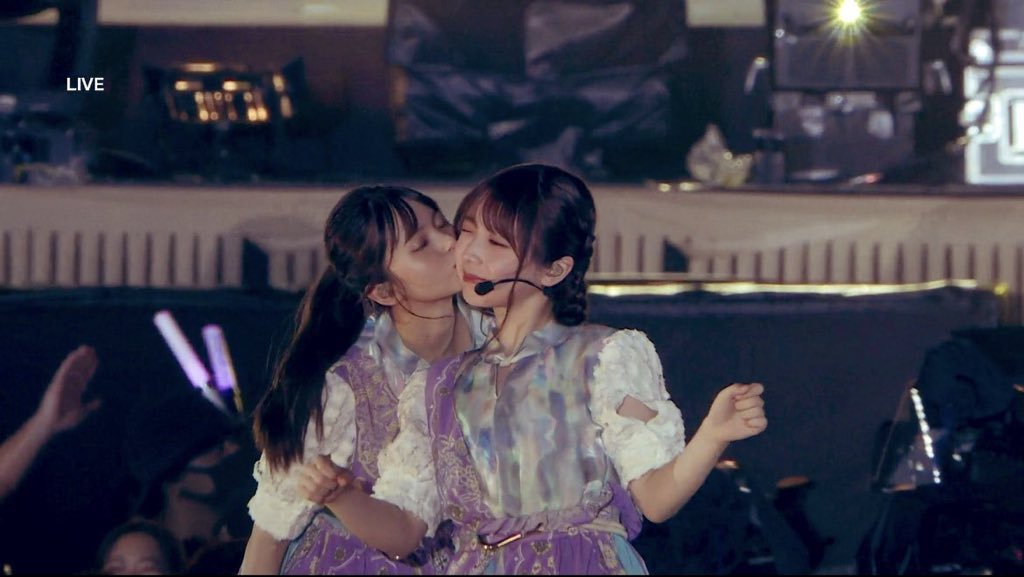 futari1120's tweet photo. 乃木坂の夏の風物詩 https://t.co/uo6rlNQFas