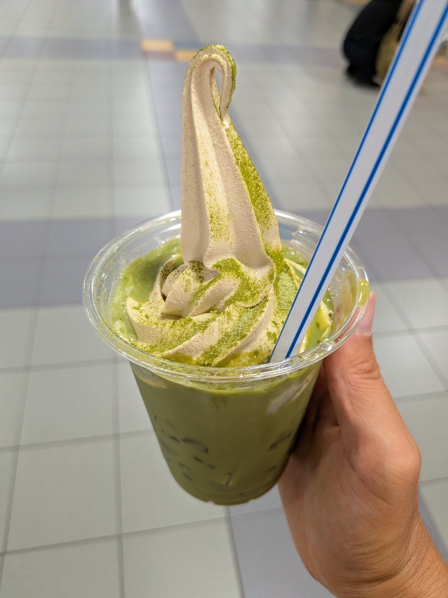 S_H_Leviathan's tweet photo. 今日のお昼のおやつは耕一路さんの抹茶モカフロート🧉☕🍦
昼メシ後に抹茶でスッキリ✨️ https://t.co/cc9B4obBUL