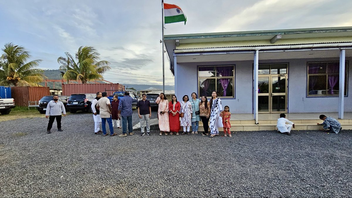 IndiainNZ's tweet photo. Spirit of patriotism from Apia, Samoa🇼🇸 Indian community gathered to celebrate the 80th Independence Day of India. The Tricolour was proudly hoisted, followed by the singing of National Anthem. 🇮🇳
#80IndependenceDay #IndiainSamoa
@MEAIndia @IndianDiplomacy @PMOIndia @NarendraModi @DrSJaishankar @PmargheritaBJP @KVSinghMPGonda @PIB_India @DDNewslive @Airnewsalerts @Prasarbharati @MuanpuiiSaiawi @MinOfCultureGoI @diaspora_india