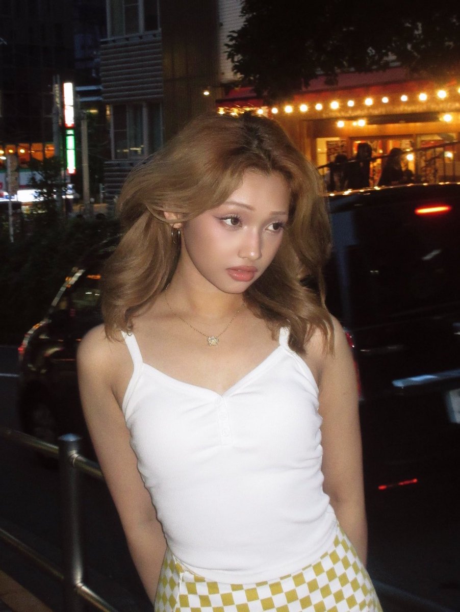gehleecontent's tweet photo. gehlee was wearing the necklace, ring, and bracelet i gave her in these photos awww 🌸 https://t.co/JDdJnSy7Wq