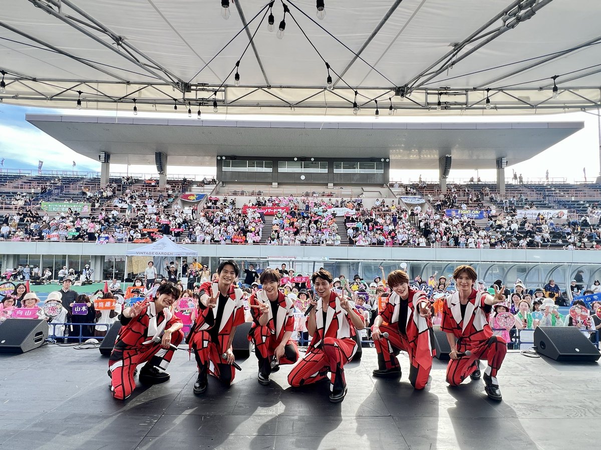SHOW_WAofficial's tweet photo. SHOW-WAよりお知らせ🙌✨
【#SHOW_WAイベント情報】

そして本日は…🎤✨

「SUNNY GREEN FES 2026」に出演させていただきました！！☀️🌿

秋田に続いて、今日も皆さまと一緒に最高に楽しい時間を過ごすことができました🎶🔥

会場に来てくださった皆さま、
本当にありがとうございました！！👏✨

夏の思い出がまたひとつ増えました🌻

#SUNNYGREENFES2026
#SHOW_WA
#SHOWWA