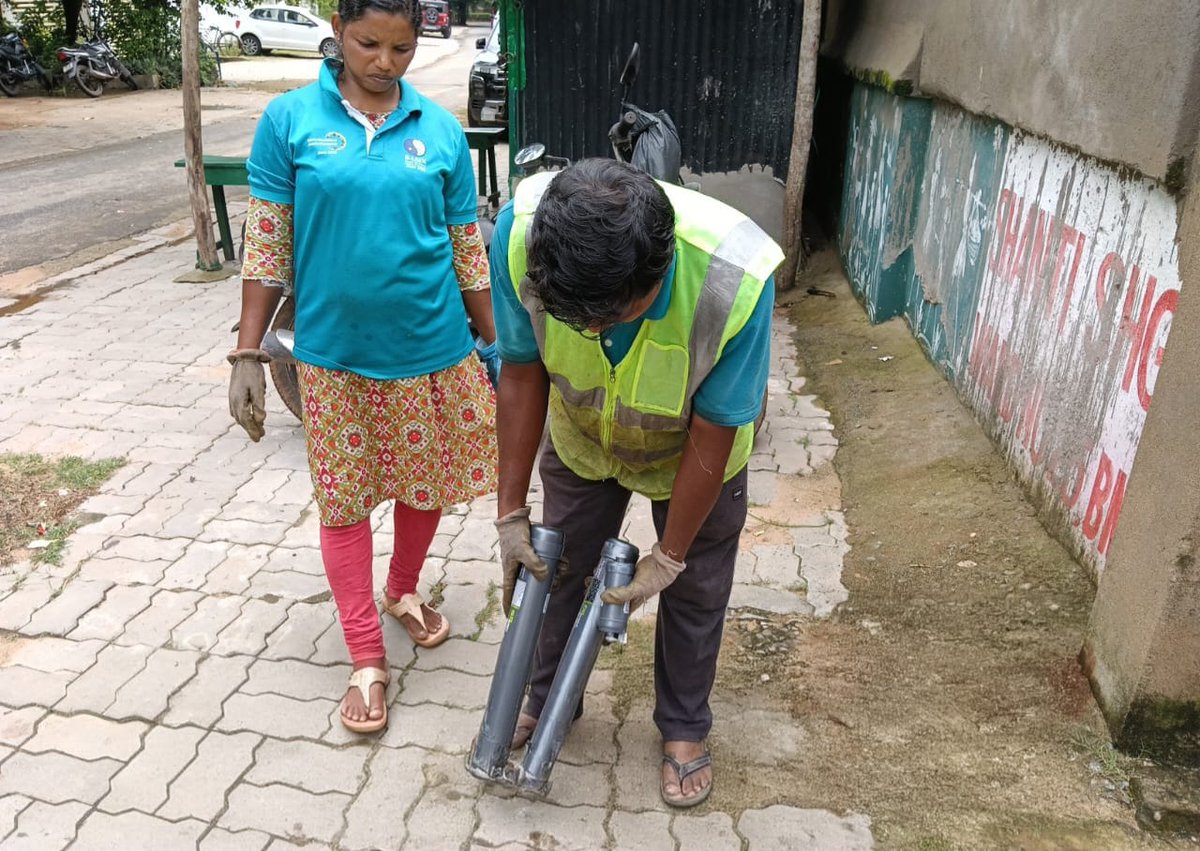 bmcbbsr's tweet photo. Don’t let e-waste become a burden. Hand it over to BMC for safe and responsible recycling every Saturday.
#EWasteCollection #EWasteManagement #Bhubaneswar #SwachhBhubaneswar