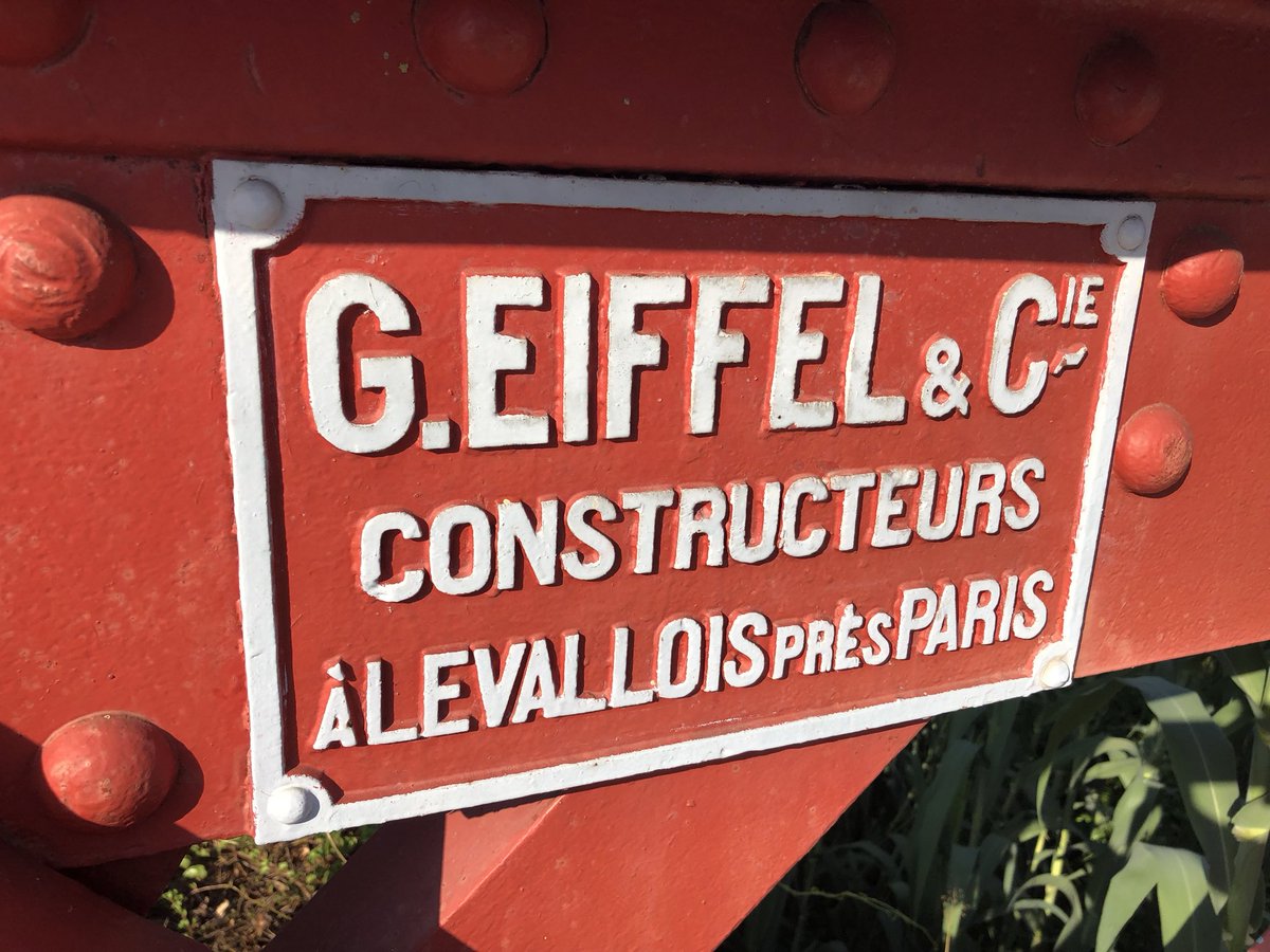 RafaBurgosBCN's tweet photo. Gustave Eiffel va construir aquest pont l’any 1878 amb motiu de l’arribada del tren a Girona. El 1963 es retira davant l’augment de trànsit. Uns veïns de Palamós el compren i s’instal·la el 1969 a la riera Aubi del poble. El travesso ara cada matí per anar del gimnàs a la biblio. https://t.co/0RKzBYnrdH