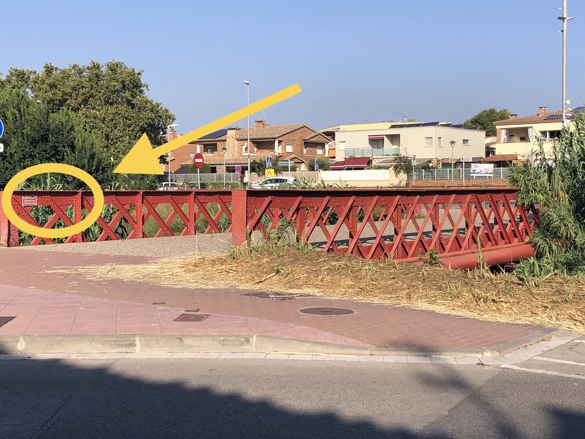 RafaBurgosBCN's tweet photo. Gustave Eiffel va construir aquest pont l’any 1878 amb motiu de l’arribada del tren a Girona. El 1963 es retira davant l’augment de trànsit. Uns veïns de Palamós el compren i s’instal·la el 1969 a la riera Aubi del poble. El travesso ara cada matí per anar del gimnàs a la biblio. https://t.co/0RKzBYnrdH