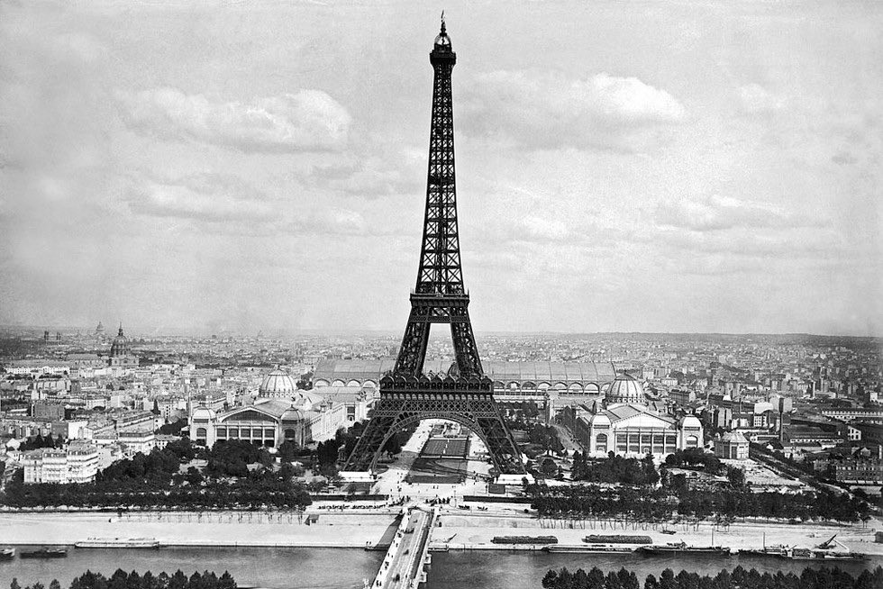 RafaBurgosBCN's tweet photo. Gustave Eiffel va construir aquest pont l’any 1878 amb motiu de l’arribada del tren a Girona. El 1963 es retira davant l’augment de trànsit. Uns veïns de Palamós el compren i s’instal·la el 1969 a la riera Aubi del poble. El travesso ara cada matí per anar del gimnàs a la biblio. https://t.co/0RKzBYnrdH