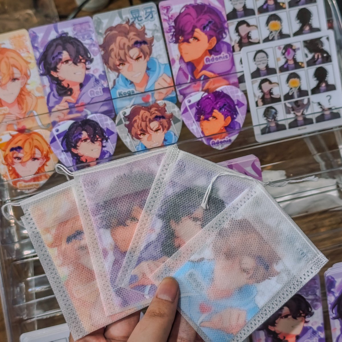 ReIN1324's tweet photo. — mega thread Part 2🧵

Kali ini aku mau spill rekomendasi bahan apa aja untuk packing produk, mail order/kirim paket 

Juga beberapa packaging pengganti plastik 🫶 ayo reduce plastic guys karena susah terurai 🧎🧎

Disclaimer seperti biasa~ Semua yang ada di thread ini mainly murni berdasarkan pengalaman pembelianku sendiri, jadi review-nya akan cukup subjektif (⁠⁠ꈍ⁠ᴗ⁠ꈍ⁠)