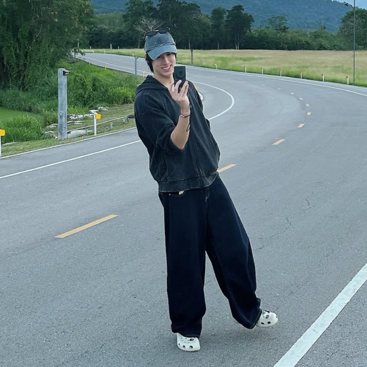 lillybaek's tweet photo. อลันจั๋งผลัดกันกันถ่ายรูปให้กัน น่ารัก😭 https://t.co/ISxcTv8xWy