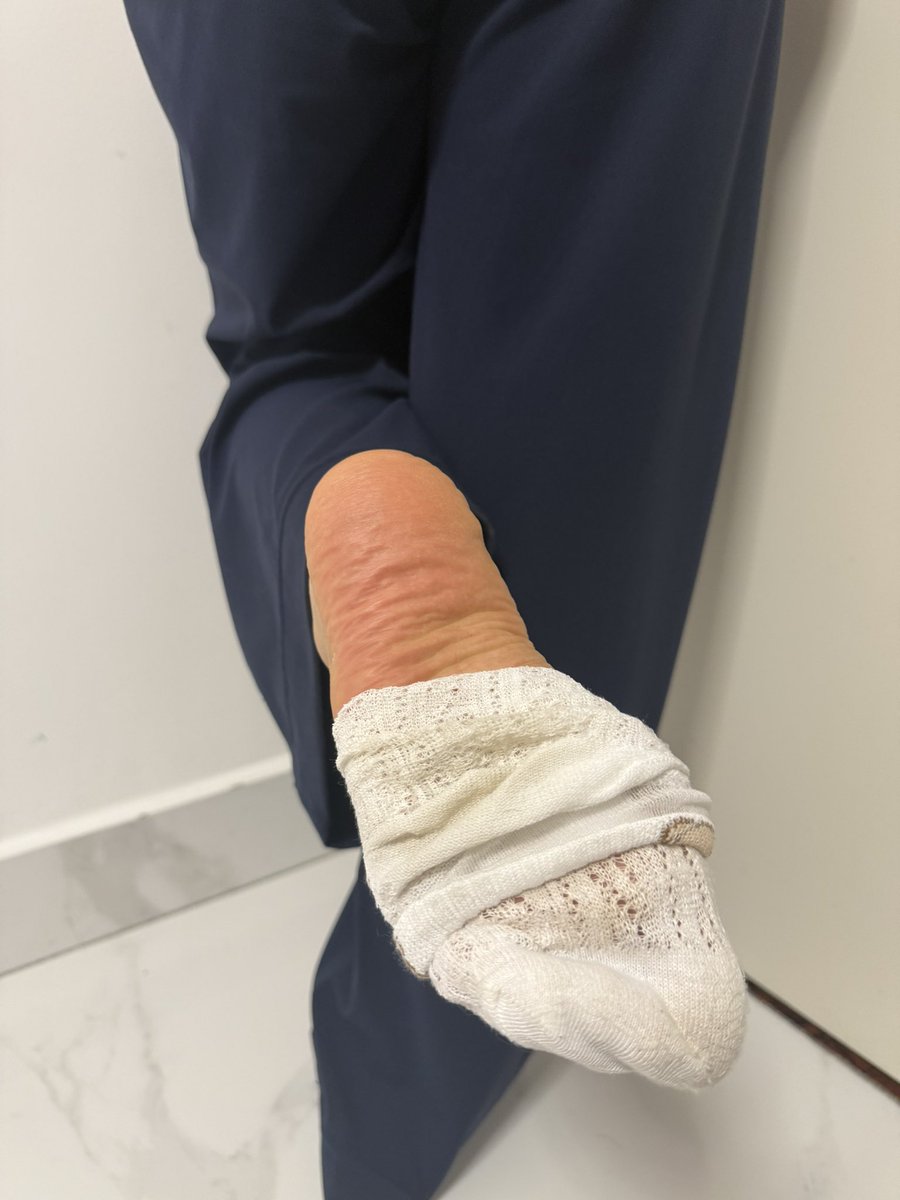 Kekeer0001's tweet photo. 看到发黄的臭袜子你会怎么做啊

转推评论抽一双重口棉袜 https://t.co/ja5EtDYcN4