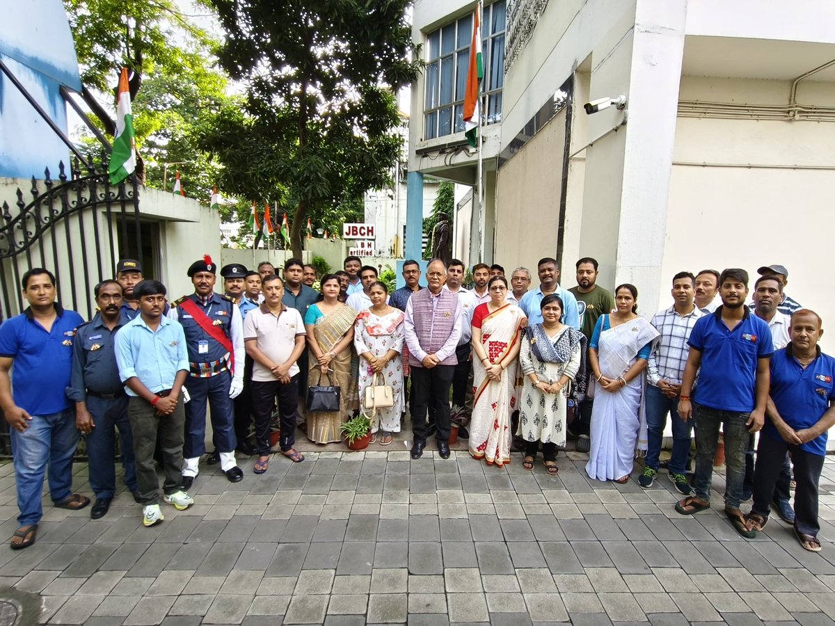 RrrlfKolkata's tweet photo. From the echoes of Vande Mataram to Jana Gana Mana, the 80th Independence Day was celebrated with immense pride at @RrrlfKolkata! DG Shri R. S. Bora hoisted the National Flag as we reaffirmed our dedication to #ViksitBharat. Jai Hind! #IndependenceDay https://t.co/6r15Wuae5X