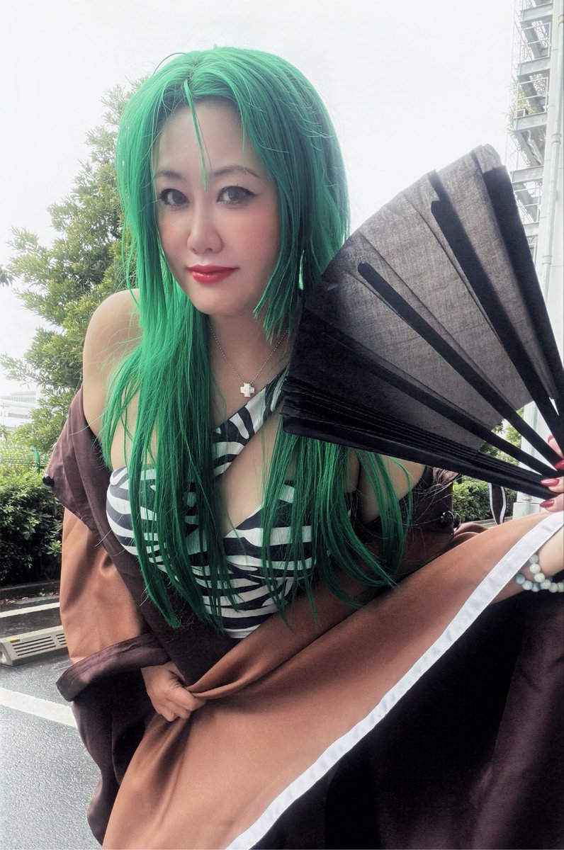shino_type's tweet photo. #C108 1日目ありがとうございました！
2日目落ちたことがショックすぎたのかサークル位置を間違って覚えてて、来てみたらまさかの誕生席！

おかげでたくさんの方に作品をお迎え頂き終わってみればガンダム関連すべて完売！　本日新刊も売れ行き絶好調！　大感謝祭でした！！

明日は「海外オタイベ遠征組」さん（東2ト19a）で売り/子＆委託です！
新刊持っていきます！