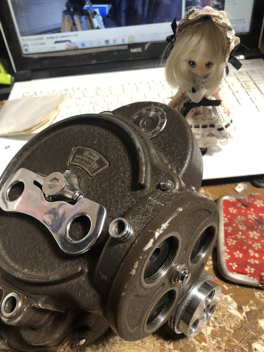 Don38466375's tweet photo. こんばんは。お久しぶりです。
ヤフオクにて16mmカメラを買いまいた。
Bell &amp; Howell Filmo 70-DL。
動作は正常でした。コレに合うレンズも買ったので、届くのが楽しみです＾＾フィルム？それは心準備が… https://t.co/fVucBAPNIf