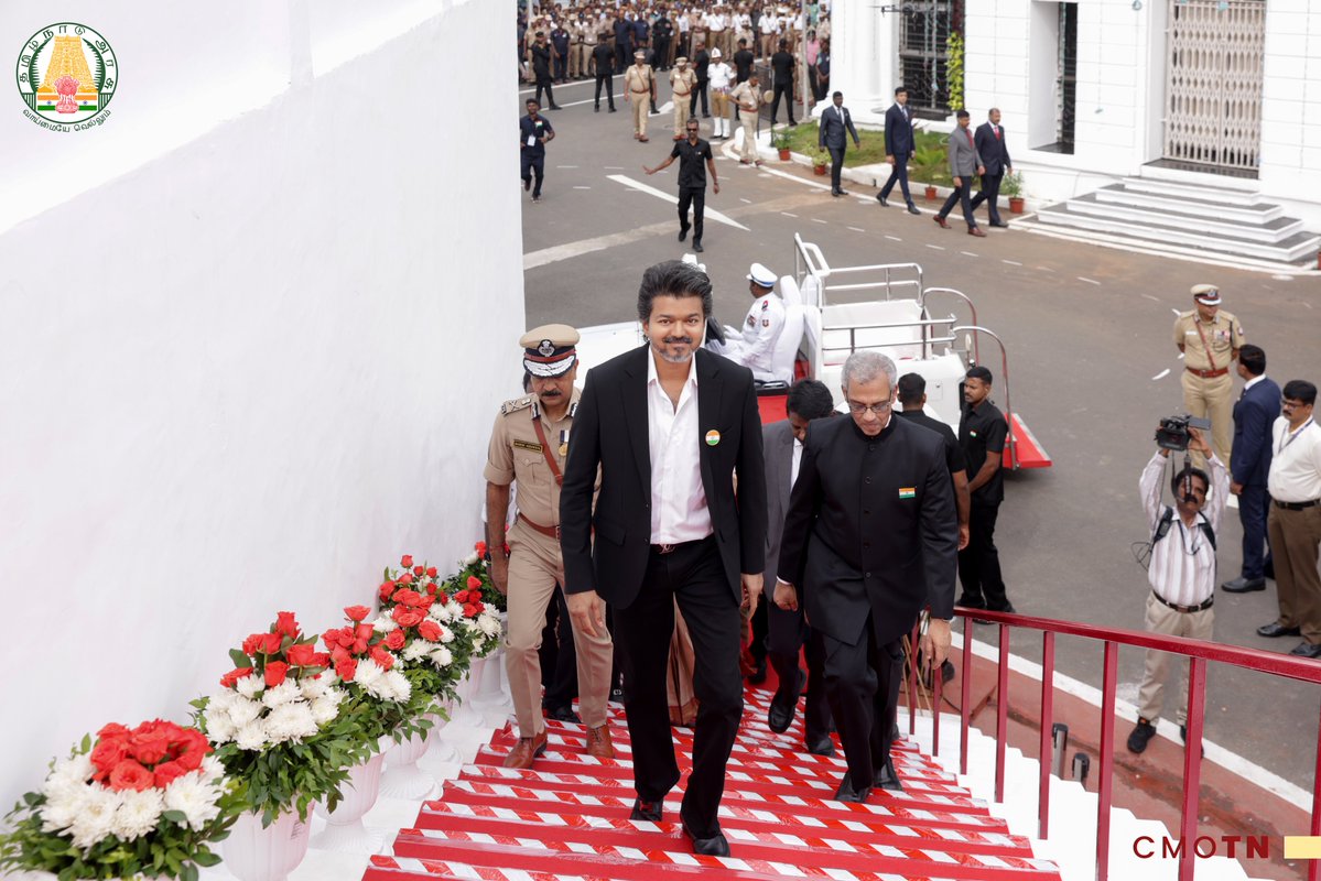 CMOTamilnadu's tweet photo. மாண்புமிகு தமிழ்நாடு முதலமைச்சர் திரு.ச.ஜோசப் விஜய் அவர்கள்  சுதந்திரத் திருநாளை முன்னிட்டு இன்று (15.8.2026) சென்னை, தலைமைச் செயலகம், புனித ஜார்ஜ் கோட்டைக் கொத்தளத்தில் தேசியக் கொடியை ஏற்றிவைத்து சுதந்திரத் திருநாள் சிறப்புரையாற்றி, தகைசால் தமிழர் விருது, டாக்டர் A.P.J.அப்துல்கலாம் விருது, கல்பனா சாவ்லா விருது, முதலமைச்சரின் நல் ஆளுமை விருதுகள், மாற்றுத்திறனாளிகள் நலனுக்காக மிகச் சிறந்த சேவை புரிந்தோருக்கான விருதுகள், மகளிர் நலத்திற்கான சிறந்த சேவைக்காகத் தொண்டாற்றியவர்களுக்கான விருது, சிறந்த உள்ளாட்சி அமைப்புகளுக்கான முதலமைச்சர் விருதுகள், முதலமைச்சரின் மாநில இளைஞர் விருதுகள் ஆகிய தமிழ்நாடு அரசின் விருதுகளை வழங்கிச் சிறப்பித்தார்கள்.

#CMJosephVijay
#IndependenceDay