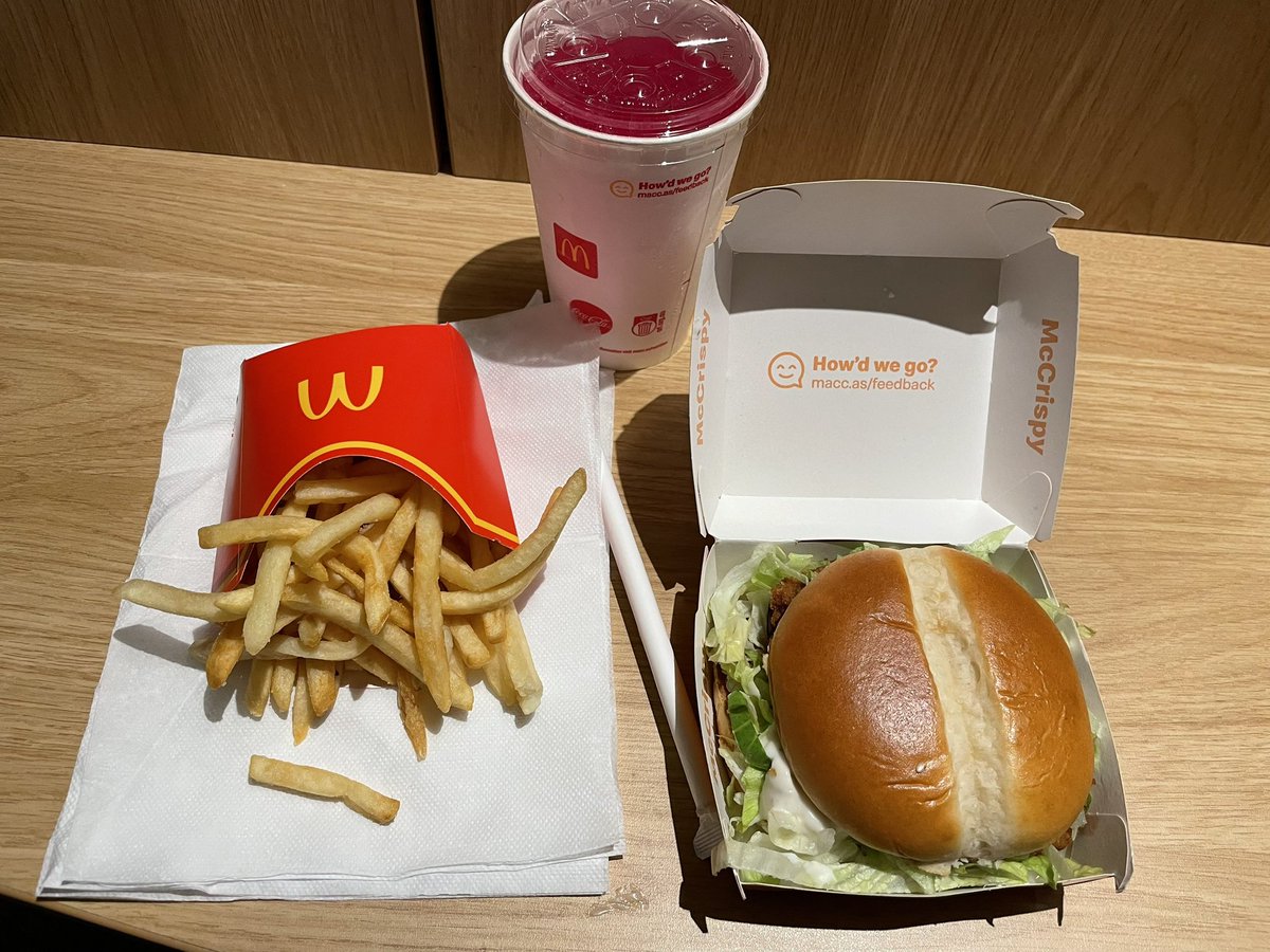 517_satsuki's tweet photo. シドニーで一泊！
ポテトとチキンがおいしい気がする https://t.co/ebACbri5w0