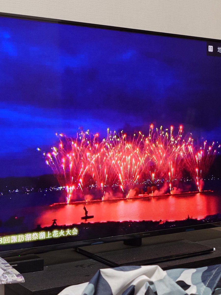 RAI5501on's tweet photo. 諏訪湖花火テレビ中継鑑賞中。 https://t.co/dmEA1Q7qDR