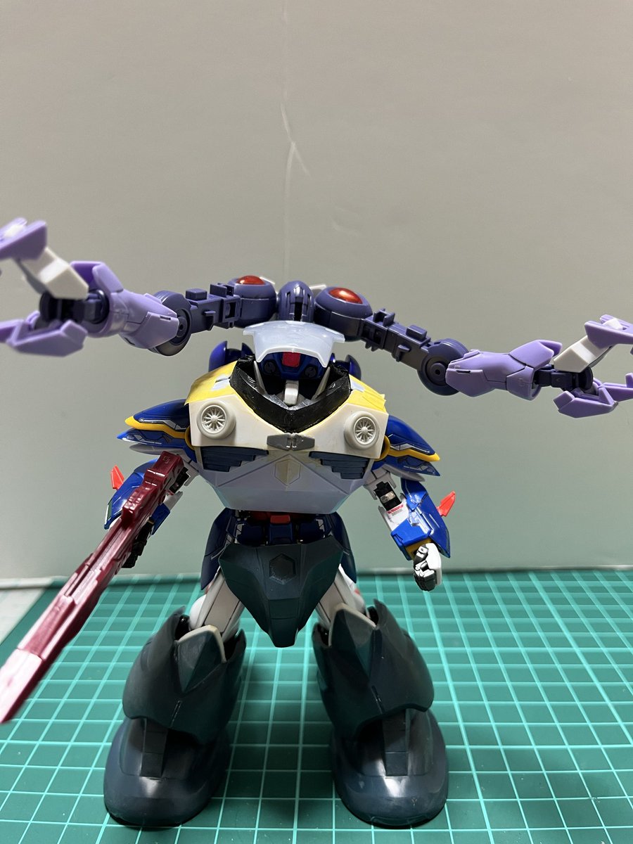 OMARU14's tweet photo. 名付けて、
アクアウイングガンダム🌊
組み立て完了✅

いつものジャンク箱から夏向きのウイングガンダムをでっち上げました

変形、分離（パージ）可能です

パチモン臭ハンパない！
本体はかっこいいが水中ユニットの変形状態と分離状態がきめぇのがお気に入り！

気が向いたら色やりたい https://t.co/7XA5pXhEvF
