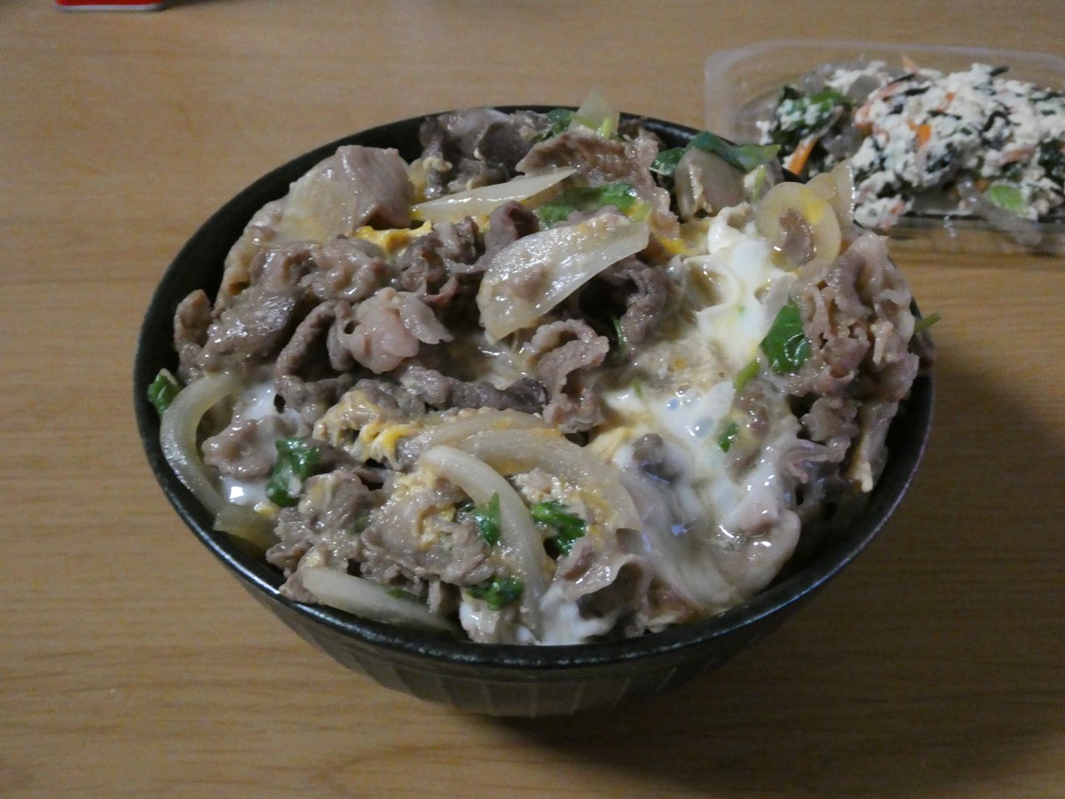 sweet_tooth7777's tweet photo. 今日の晩飯は溢れんばかりの他人丼です！ https://t.co/b7iXhfDGYx