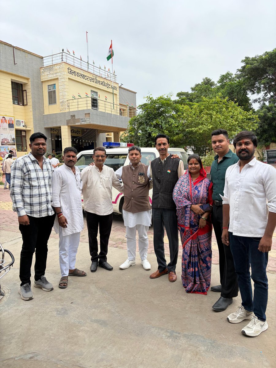 burad_manish's tweet photo. स्वतंत्रता दिवस के शुभ अवसर जिला प्रशासन द्वारा आयोजित स्वतंत्रता दिवस के कार्यक्रम मैं पधारे  भाजपा ब्यावर जिले के नवनियुक्त जिला अध्यक्ष श्री आशीष जी सांड को स्वतंत्रता दिवस की बधाई और शुभकामनाएं https://t.co/bLMY6wu5Uj