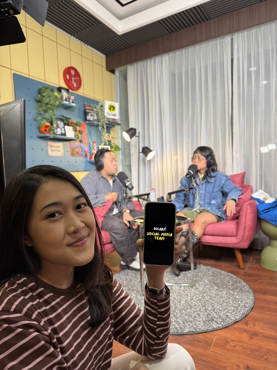 Prambors's tweet photo. Nah, ini beberapa posisi lainnya ya Kawula Muda! Yuk langsung kirim CV + portfolio terbaik lo ke:
📩 prambors.vacancy@gmail.com

Subject: [Posisi]_[Nama Kamu]
Siapa tahu, lo bisa jadi yang ikut bikin Prambors makin seru! 🔥

#PramborsMangkalLagi [2/2] https://t.co/RhUZ1Vvl90