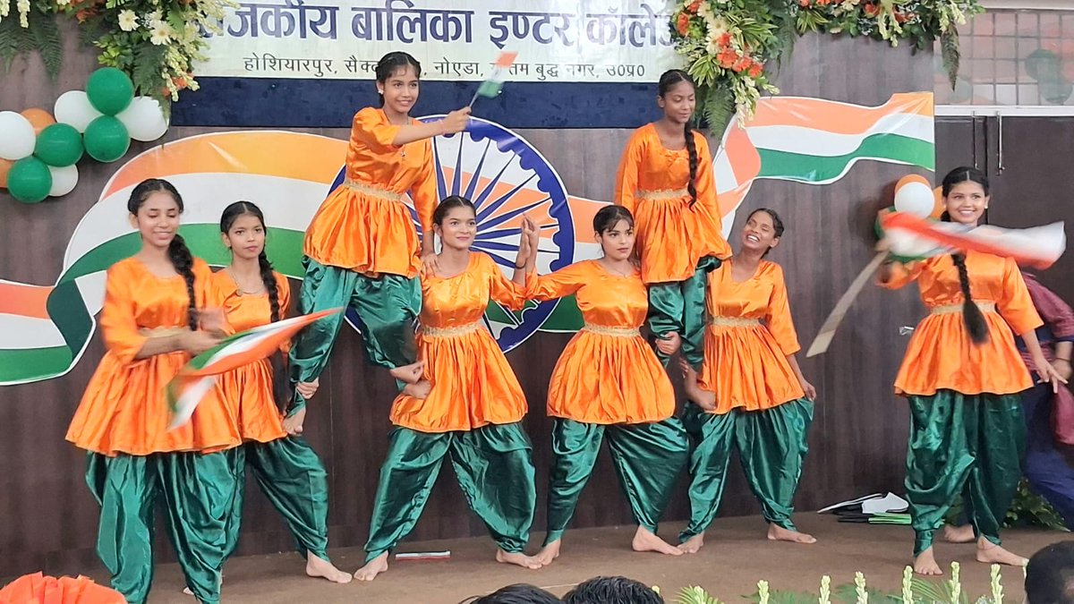 dmgbnagar's tweet photo. *🇮🇳 80वां स्वतंत्रता दिवस:* मा0 राज्य मंत्री श्री नरेंद्र कश्यप जी ने राजकीय बालिका इंटर कॉलेज, सेक्टर-51, नोएडा में ध्वजारोहण कर समारोह का शुभारंभ किया तथा पौधारोपण कर पर्यावरण संरक्षण का संदेश दिया। छात्र-छात्राओं ने देशभक्ति से ओत-प्रोत सांस्कृतिक प्रस्तुतियां दीं।@CMOfficeUP https://t.co/2TV3FBchym