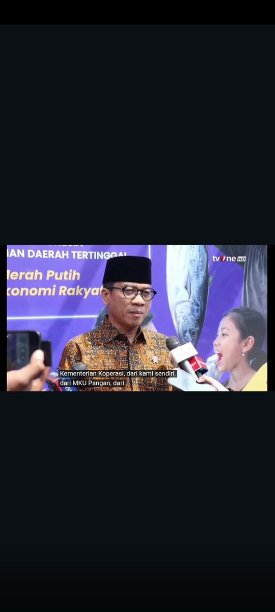 PiqryP's tweet photo. Menteri Desa dan Pembangunan Daerah Tertinggal menegaskan bahwa kabar pemerintah akan menutup warung, Indomaret, Alfamart, atau ritel modern yang sudah beroperasi adalah hoaks dan fitnah.
#HUT81
#KDMPMensejahterakan
#Kemendespdt
#bangundesabangunindonesia https://t.co/6QmxXcFuMB