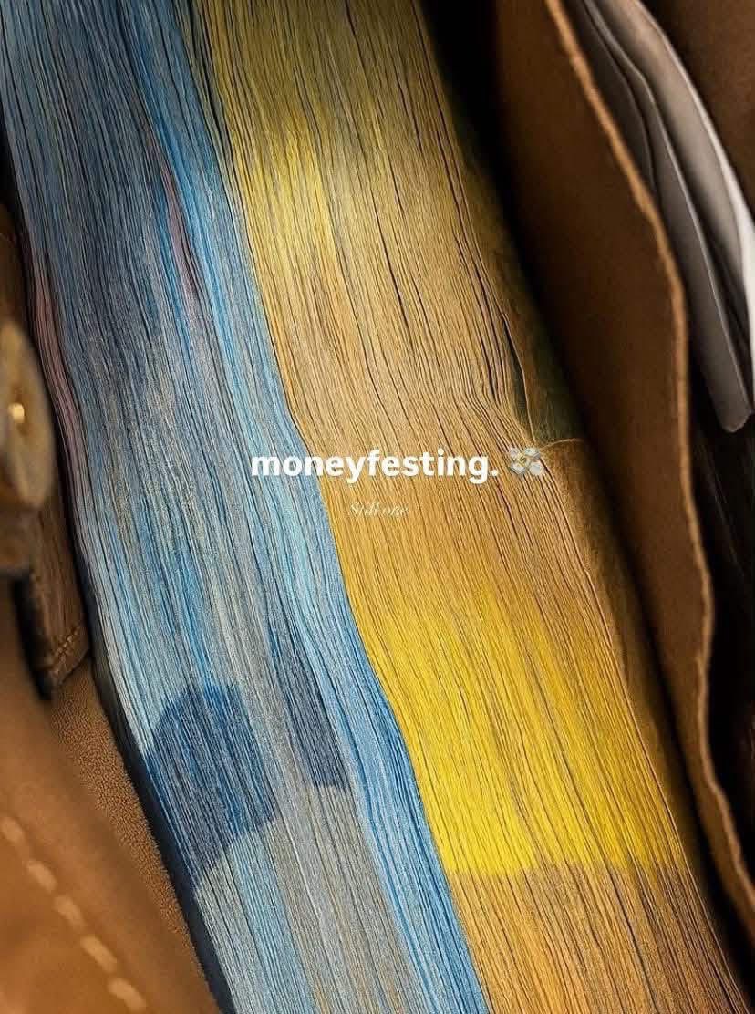 rvinjayx_'s tweet photo. Manifesting! BUSOG na wallet sana sa August🤑💸✨ https://t.co/PRr3iAVKM6