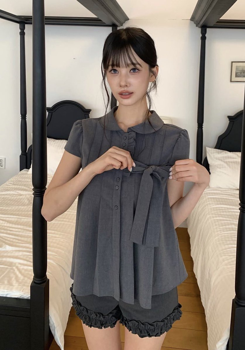 Aom_bf's tweet photo. illigo ribbon pleated blouse ⋆౨ৎ˚⟡˖ ࣪ https://t.co/9TMOMak4YK
