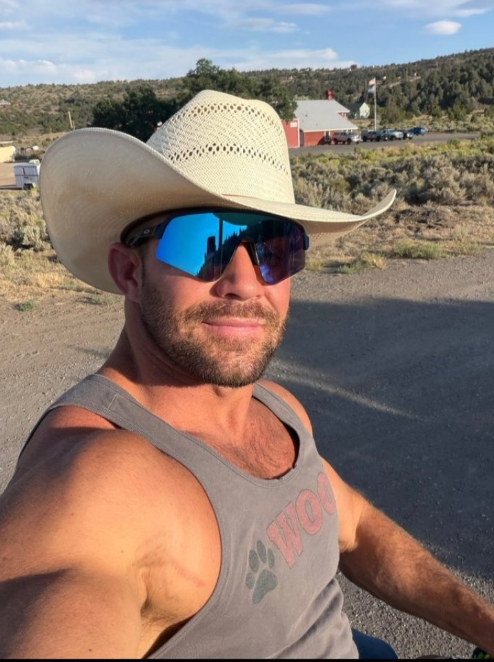 tracetrainer67's tweet photo. Happy Friday! 🤠 https://t.co/tkxPh2YDaw
