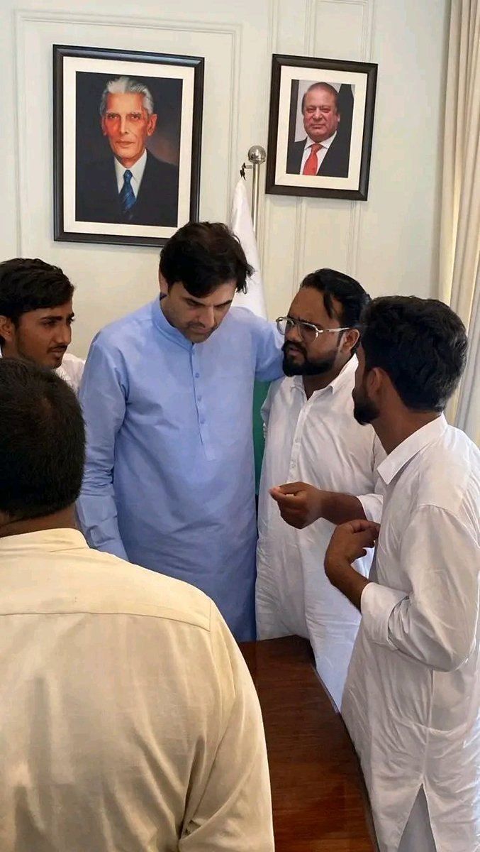 UmarKhan1114462's tweet photo. NA82 PP 71PMLN
بھیرہ آفس
ملک صہیب احمد بھرتھ وزیر مواصلات و تعمیرات بھیرہ آفس میں حلقے کے بھائیوں بزرگوں اور دوستوں سے ملے ۔انکے مسائل سنے اور ان کے حل کے لیے موقعہ پر ہی اقدامات کیے
#fypシ゚ #NA82 #PP71 #PMLN #bherth #MaryamNawazSharif https://t.co/rIyPYjZXCS