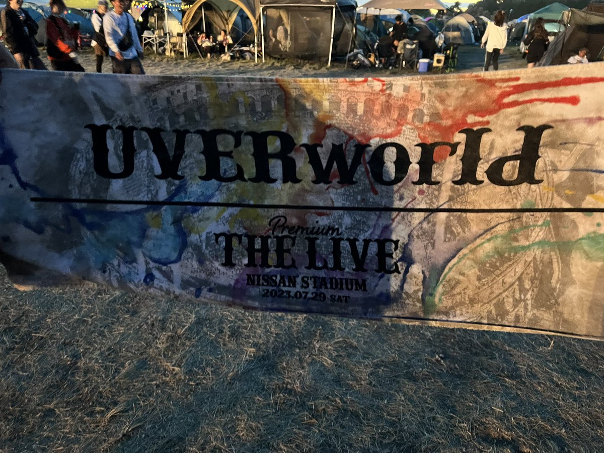 yusa_uw's tweet photo. UVERworld終わり

THE LIVEのタオル落ちてました！周りに声を掛けて周辺を探したのですが、持ち主さん見つからず。

サンステージ下手側のスタッフさんに預けますね！持ち主さんの元に届きますように！

#UVERworld #RSR #RSR26 #ライジングサン https://t.co/KBg5qkSoyZ