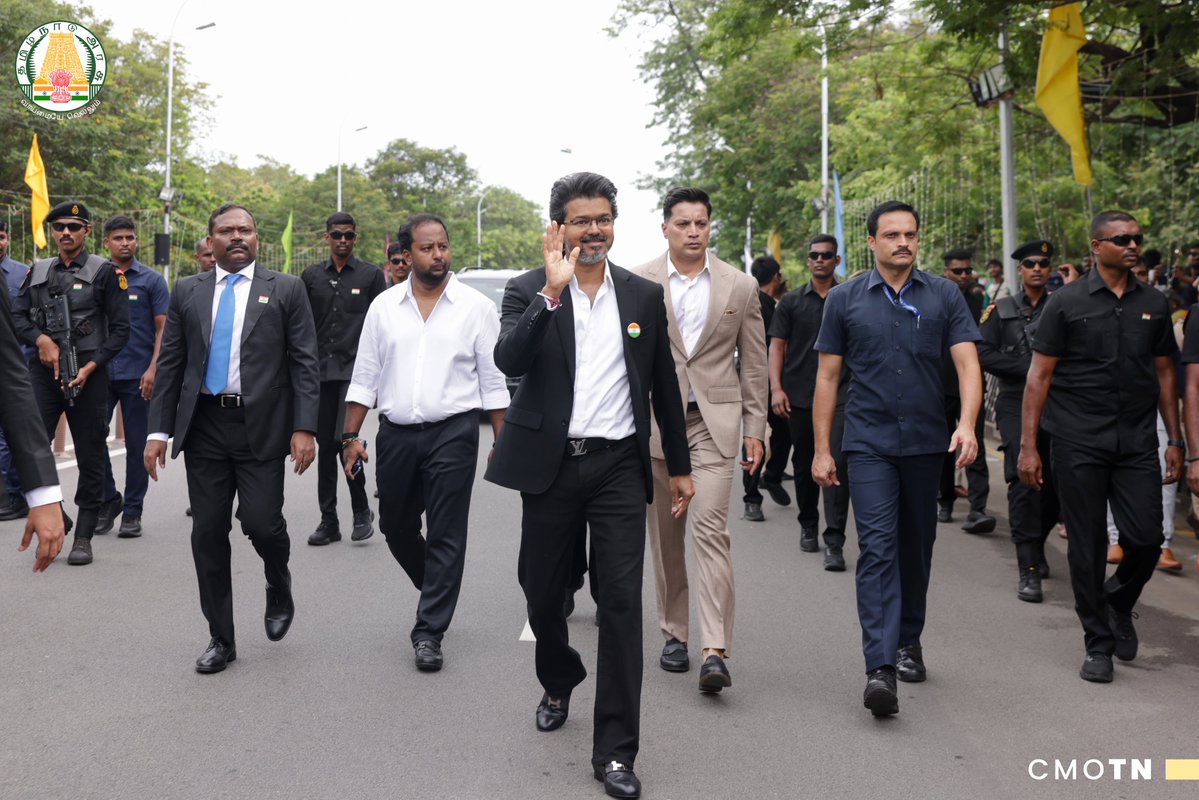 CMOTamilnadu's tweet photo. மாண்புமிகு தமிழ்நாடு முதலமைச்சர் திரு.ச.ஜோசப் விஜய் அவர்கள்  சுதந்திரத் திருநாளை முன்னிட்டு இன்று (15.8.2026) சென்னை, தலைமைச் செயலகம், புனித ஜார்ஜ் கோட்டைக் கொத்தளத்தில் தேசியக் கொடியை ஏற்றிவைத்து சுதந்திரத் திருநாள் சிறப்புரையாற்றி, தகைசால் தமிழர் விருது, டாக்டர் A.P.J.அப்துல்கலாம் விருது, கல்பனா சாவ்லா விருது, முதலமைச்சரின் நல் ஆளுமை விருதுகள், மாற்றுத்திறனாளிகள் நலனுக்காக மிகச் சிறந்த சேவை புரிந்தோருக்கான விருதுகள், மகளிர் நலத்திற்கான சிறந்த சேவைக்காகத் தொண்டாற்றியவர்களுக்கான விருது, சிறந்த உள்ளாட்சி அமைப்புகளுக்கான முதலமைச்சர் விருதுகள், முதலமைச்சரின் மாநில இளைஞர் விருதுகள் ஆகிய தமிழ்நாடு அரசின் விருதுகளை வழங்கிச் சிறப்பித்தார்கள்.

#CMJosephVijay
#IndependenceDay