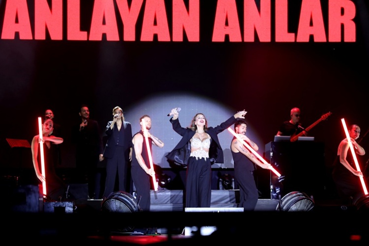 olay18com's tweet photo. TUZFEST 26'DA CEZA VE HADİSE ÇANKIRI'YI SALLADI -  https://t.co/tju4L80tGV 
@Hadise @ceza_ed @cnkrbelediyesi @ismailhakkiesen #Tuzfest26 https://t.co/PfpeszFBH9