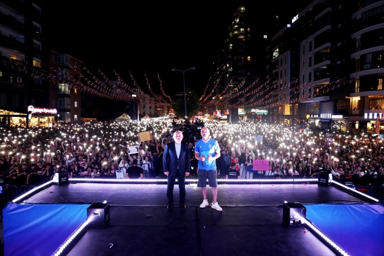olay18com's tweet photo. TUZFEST 26'DA CEZA VE HADİSE ÇANKIRI'YI SALLADI -  https://t.co/tju4L80tGV 
@Hadise @ceza_ed @cnkrbelediyesi @ismailhakkiesen #Tuzfest26 https://t.co/PfpeszFBH9