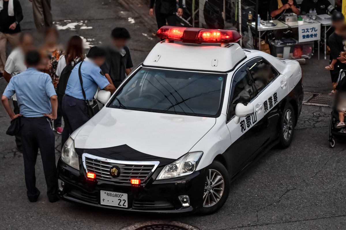 WAKAME_WPP's tweet photo. 和歌山県警察 海南警察署地域課
トヨタ 200系クラウン【無線警ら車】

県費の無線警ら車で海南3として運用されていた個体。
登録番号390番台以降はポリス表記が追加されていました。

俯瞰視点で見る200系クラウンかっこいい😭 https://t.co/k31rsTlKx8