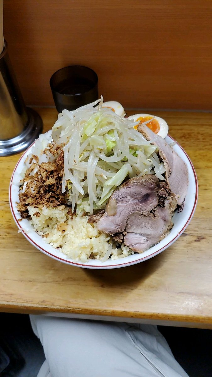 jilo_fuji_com's tweet photo. 二郎　立川店
@jirotachikawa 

2026年180杯目
大冷やし汁なしNwYA+味玉+タマネギ

26回目。あと3分で仙川着の所で宣告ポスト出現のため、豪雨の中立川へ。
ネギが欠品しててタマネギだったが冷やしだと辛さ倍増。味噌よりデフォ冷やしが好みかな。生田で冷やし喰らえないジロリアンは立川へ集結せよ。 https://t.co/hvQ1QvZyVN