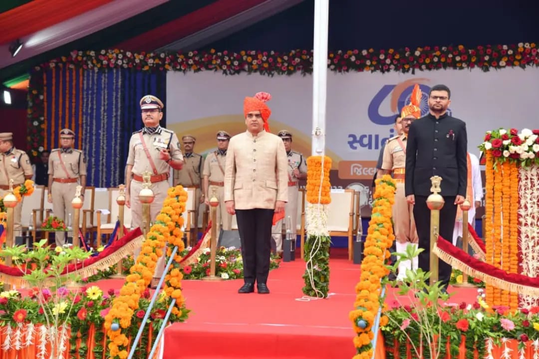 GSDMAGOV's tweet photo. માન. નાયબ મુખ્યમંત્રી શ્રી હર્ષભાઈ સંઘવીના વરદહસ્તે વડોદરાના માંજલપુર સ્પોર્ટ્સ કોમ્પ્લેક્ષ ખાતે ૮૦મા સ્વાતંત્ર્ય દિન નિમિત્તે ધ્વજારોહણ કરવામાં આવ્યું. https://t.co/cU917KO1M9