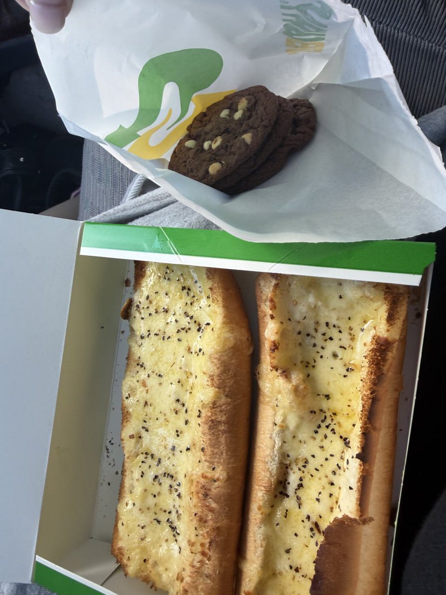 KendylJames_'s tweet photo. subway did not disappoint!! https://t.co/hRfP7jebSR