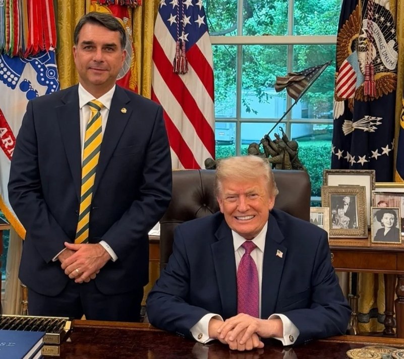 marcia_ssi's tweet photo. Com Flávio Bolsonaro Presidente o Brasil ingressará no Escudo das Américas, numa grande aliança contra o crime, a corrupção e o comunismo.
É assim que se defende a soberania.🟩🟨🟦 https://t.co/6AovxgYBNS