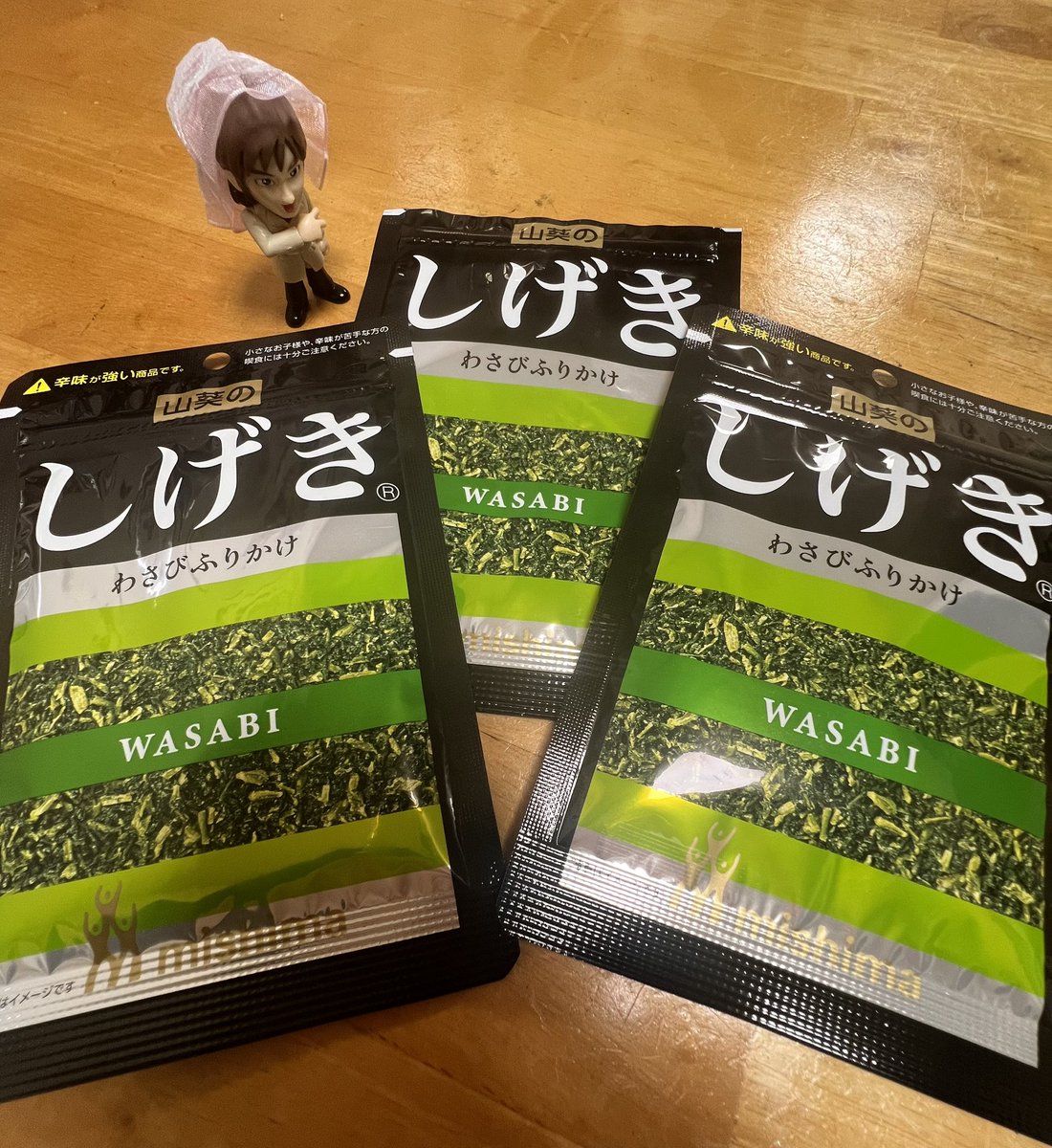 106blueT's tweet photo. これ美味しいよ！ 追加で買ってきた沢山の細川茂樹さん。 https://t.co/Bd3JIQxNld