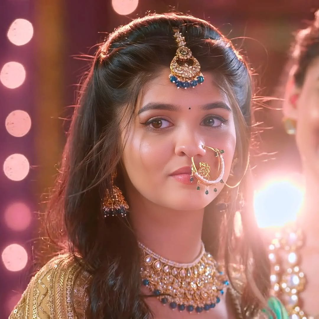 IndianWAdmires's tweet photo. Pranali Rathod styled in traditional Indian bridal wear featuring an elaborate choker necklace, earrings, a maang tikka, and a prominent traditional nath. https://t.co/kfXaxVX8jG