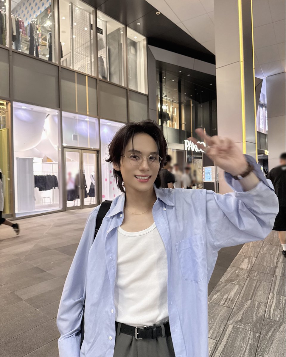 qpitdef's tweet photo. PARCO前　ハッシュタグ雨宿り https://t.co/QAchyT0U0w