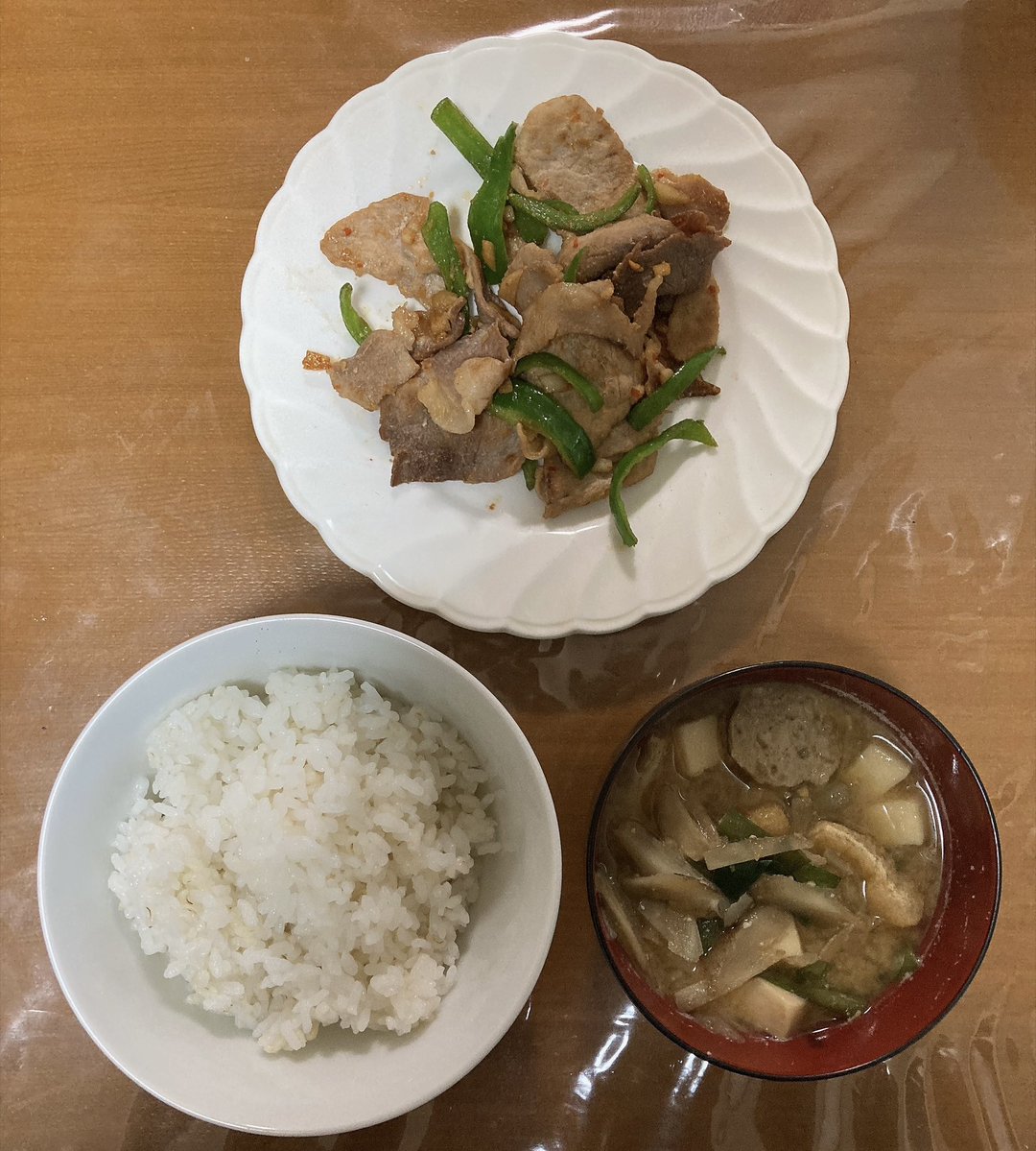 TH19841205's tweet photo. 食欲ないのでとりあえずニンニク入れた。
なんか体には良さそうな気がする🧐

・肉ピーマン炒め
#晩ごはん https://t.co/fKmZArFoS9