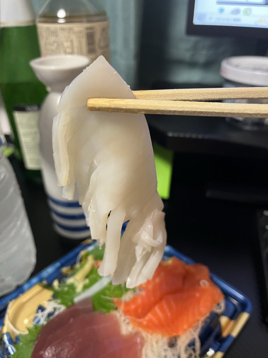 dos_tt's tweet photo. スーパーの刺身3点盛りに入ってたイカ。
こりゃいかん。 https://t.co/5CgHnXWjme