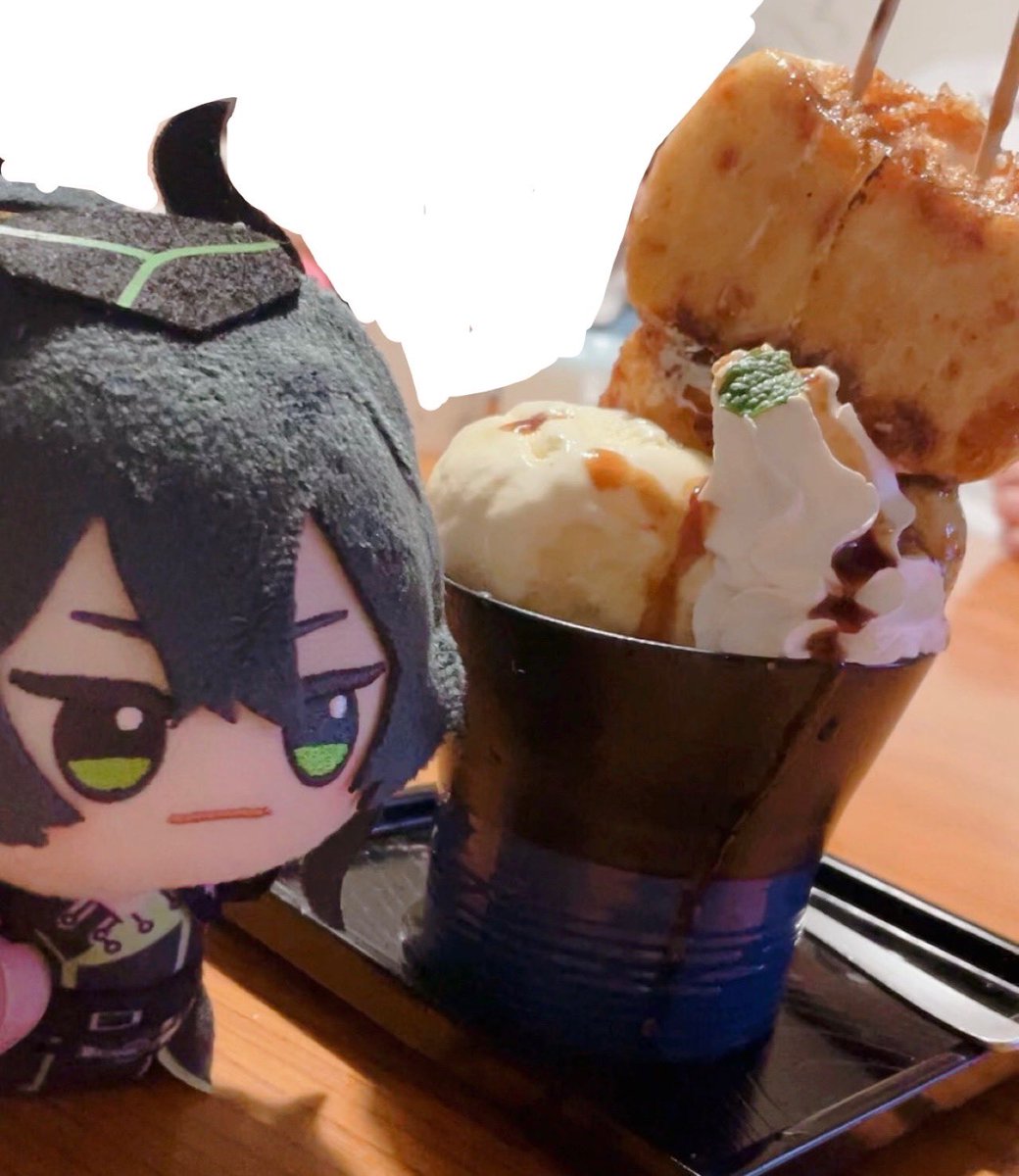 7k6chu's tweet photo. アンパンマンとそう変わらんやろ(舐め) と出したものの、怪訝そうな視線をぬいに向けていた。 https://t.co/wQfHzuSi4v