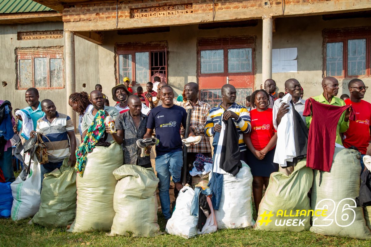 ImaniMulungi's tweet photo. The outreach impacted 4,815 community members, 3,161 of which were young people in schools, 733 from health camps and others during the CSR activation.
These were about 900+ people who received donations like beddings, clothes, shoes etc
#AllianceWeek26 https://t.co/8sl63woGrF