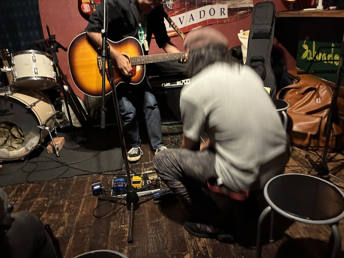 pottode501116's tweet photo. トダバーンの音響トラブルに、いち早く駆けつけてサポートするサトウユウイチ。 https://t.co/V8Y0gwjMCD
